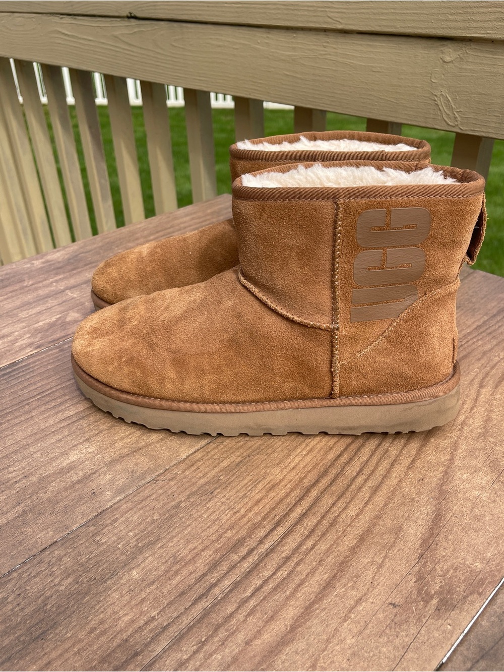 UGG CLASSIC MINI RUBBER LOGO WOMEN ANKLE BOOTS CHESTNUT US 11